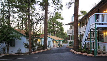 Hillcrest Suites & Cabins — photo 1